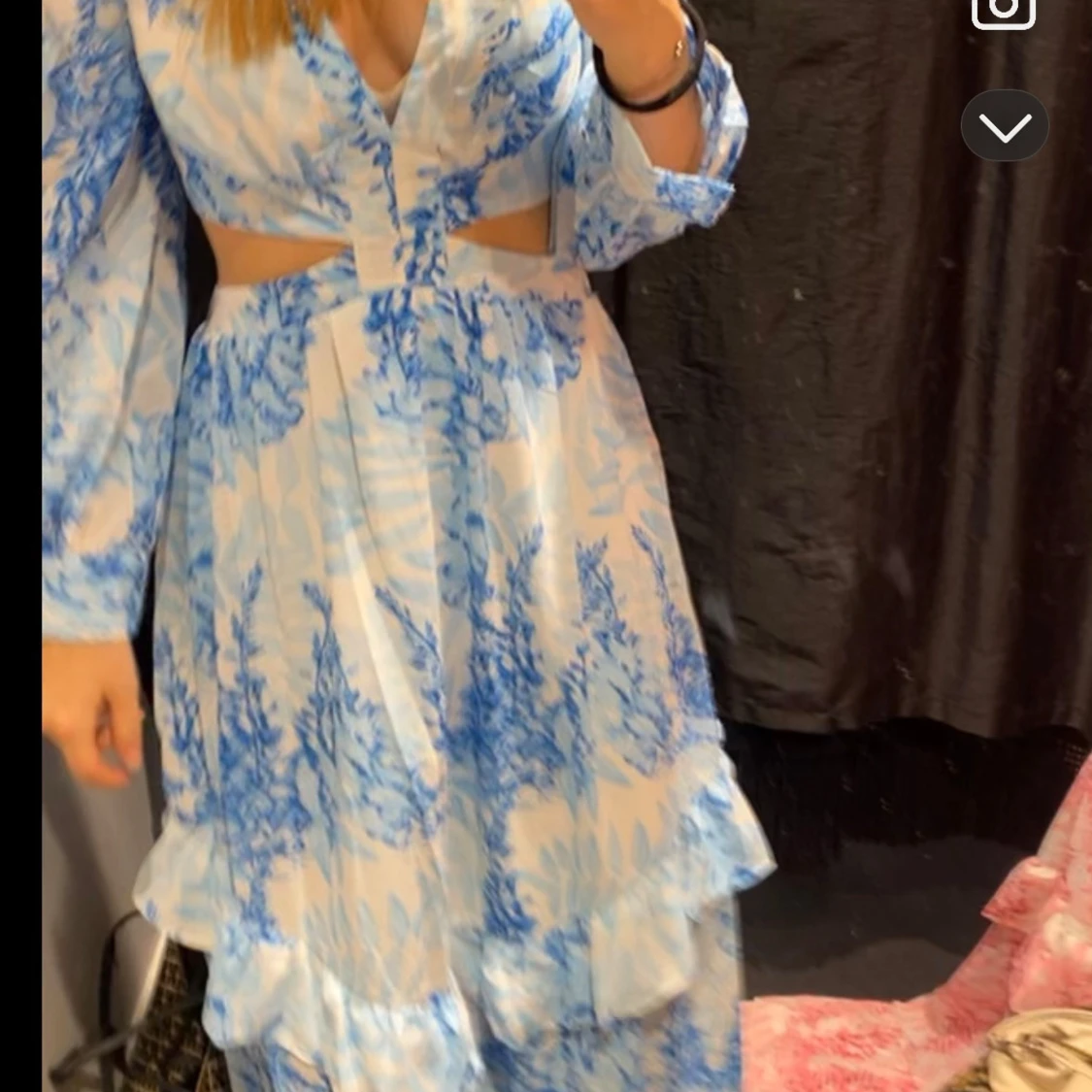 Blåvit långklänning med cut-outs - 1