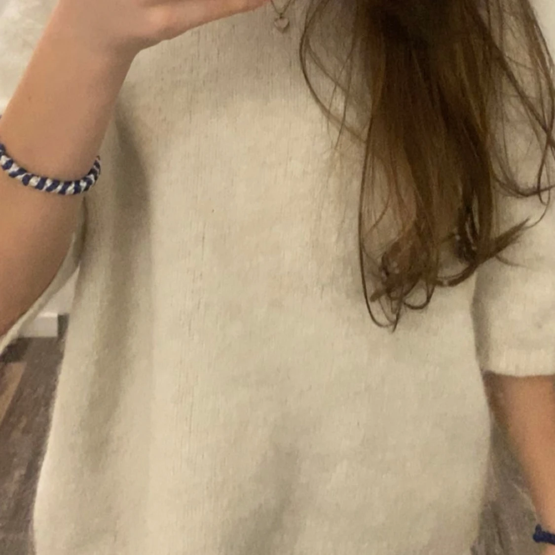 Vit stickad tröja med kort ärm