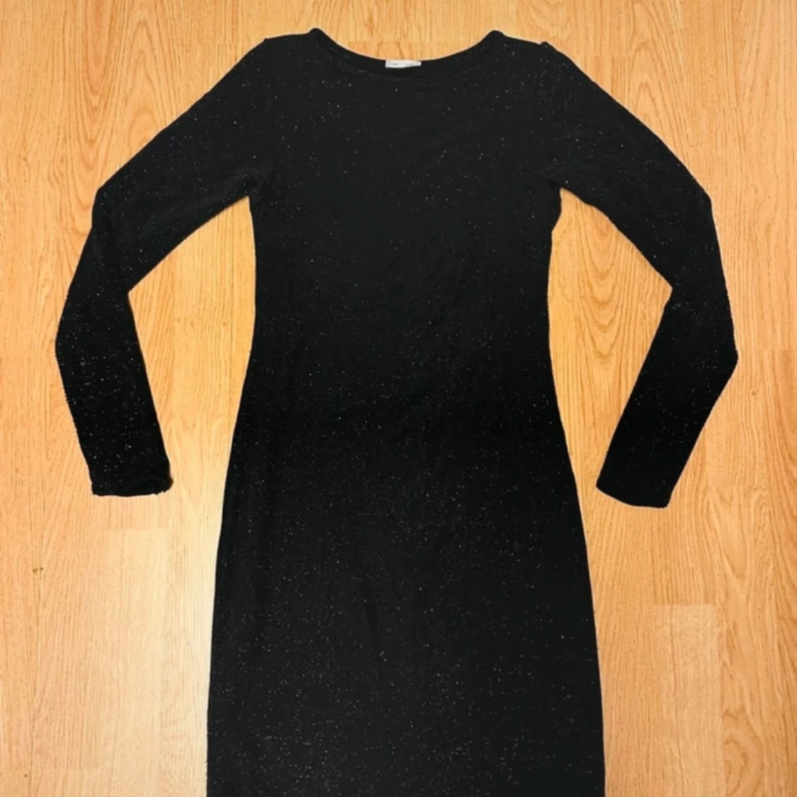 Svart Stretchig glitterklänning från Ida Sjöstedt – figurnära partymodell - Storlek 36/Small - 4