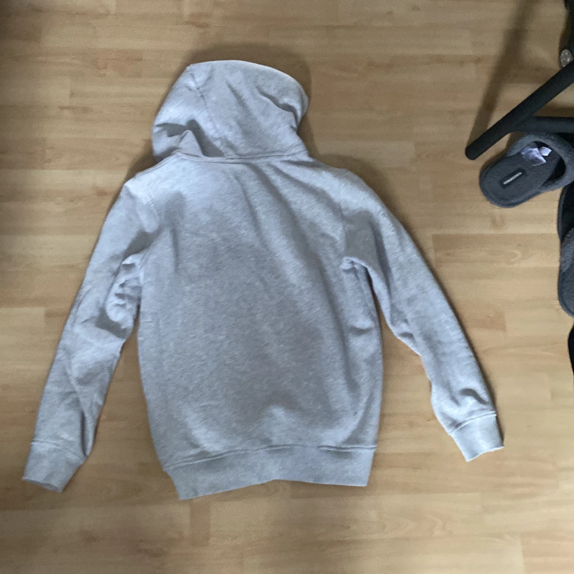 Grå hoodie från Les Deux(160cm) - 1