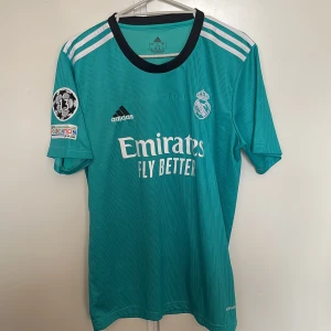 Real Madrid Vini Jr. bortatröja Adidas - Bra skick, storlek M, kolla tredje bilden 