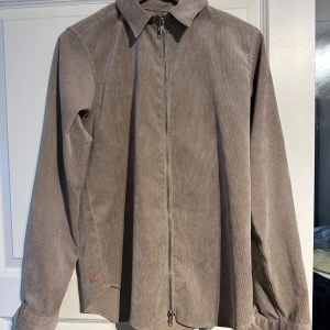 Beige overshirt Ciszere - Beige overshirt från Ciszere, mycket fint skick!