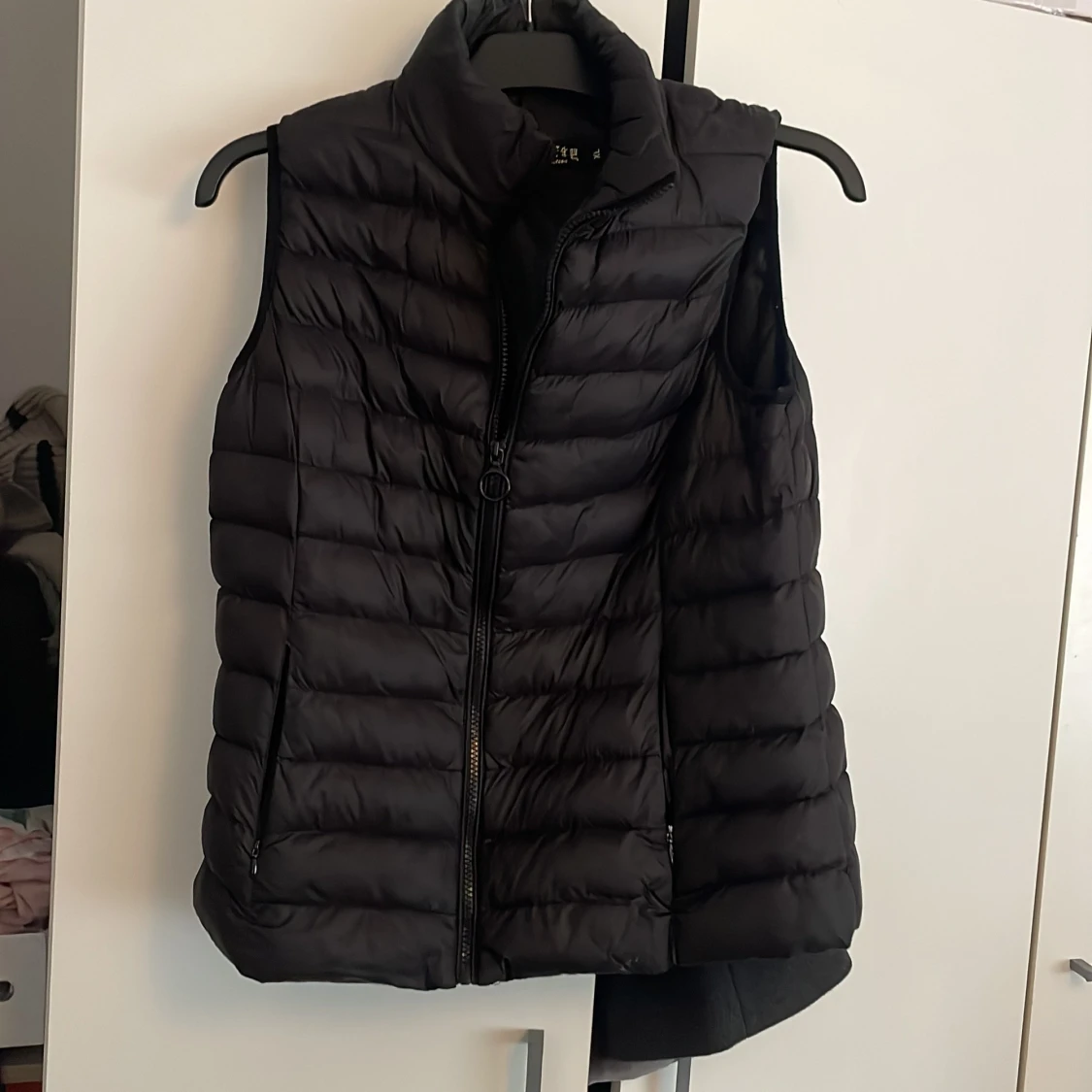 Svart dunväst från Softy Collection - 1