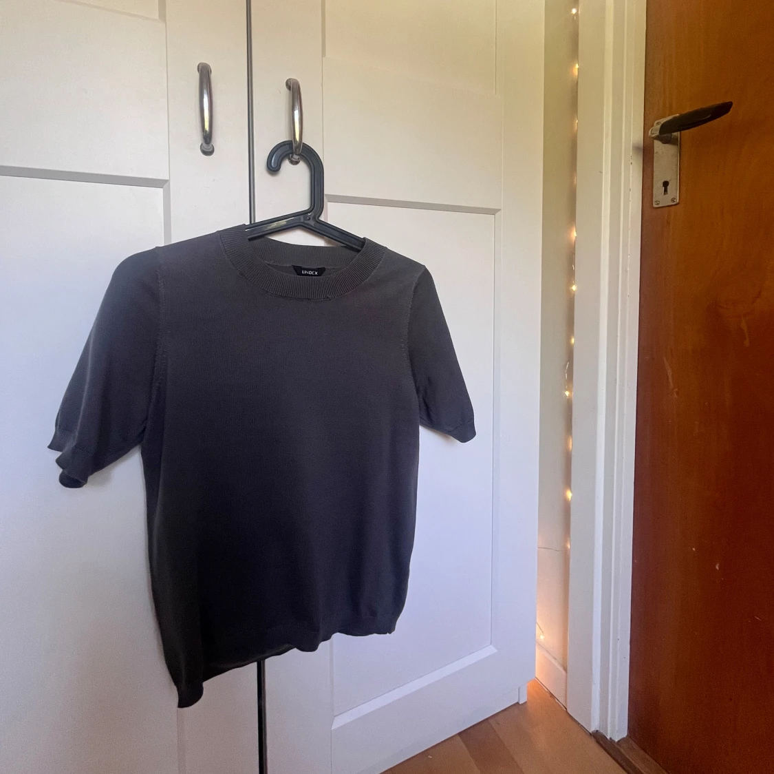 Grå kortärmad tröja 