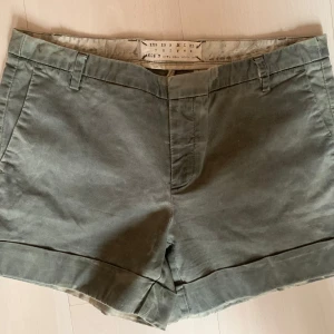 Gråa shorts från Jack's, storlek M - Shorts från jacks, säljer då de inte passar mig längre.