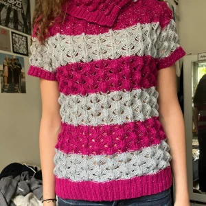 Rosa och grå stickad polotröja - Säljer en jättefin stickad tröja i bra skick.