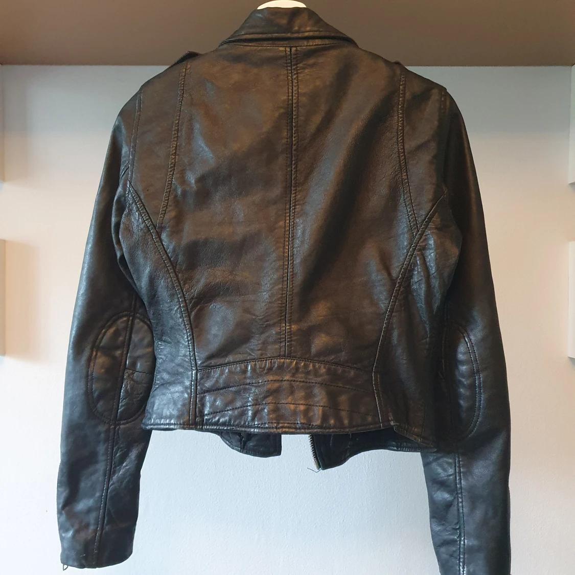 Svart (äkta) skinnjacka från Zara i storlek small - 1