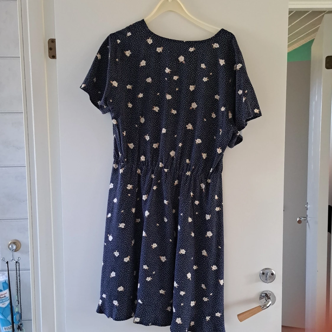 Blommig kortklänning från Holly & White - 1