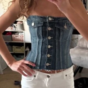 Zara jeans top - Trendig Zara jeans korset med tajt passform💕💕