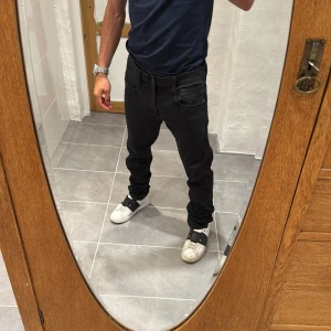 Replay jeans  - Ett par snygga jeans från Replay i storlek W34 L32 i modellen Anbbas 
