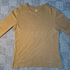 Orange långärmad H&M tröja - Grön längärmad frản H&M | Storlek 170 | Sitter som S | Gott skick | Pris: 59 kr