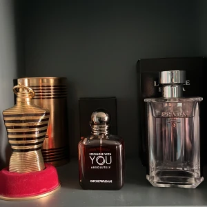 Sample eller byten - Köp sampels av dess tre otroliga parfymer JPG elexir SWY absolutely och Prada L’humme. Hör av er och diskutera pris