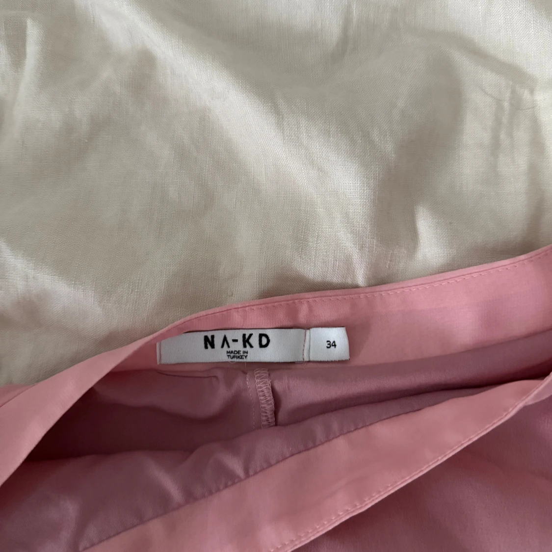 Rosa kortkjol från NA-KD - 1