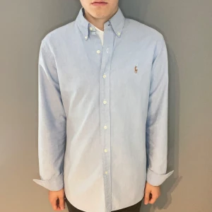 Polo Ralph Lauren skjorta  - Polo Ralph Lauren skjorta | storlek m | skick 10/10 | fraktar via PostNord eller Instabox på köparens bekostnad | hör av dig vid funderingar 