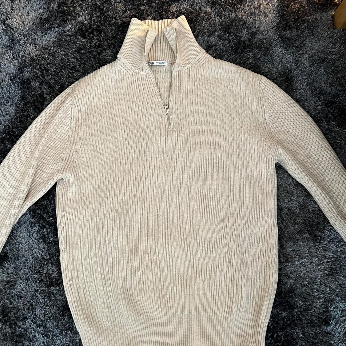Beige ribbad half zip-tröja från Zara