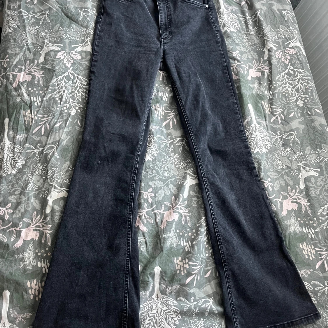 Svarta bootcut jeans från Cubus