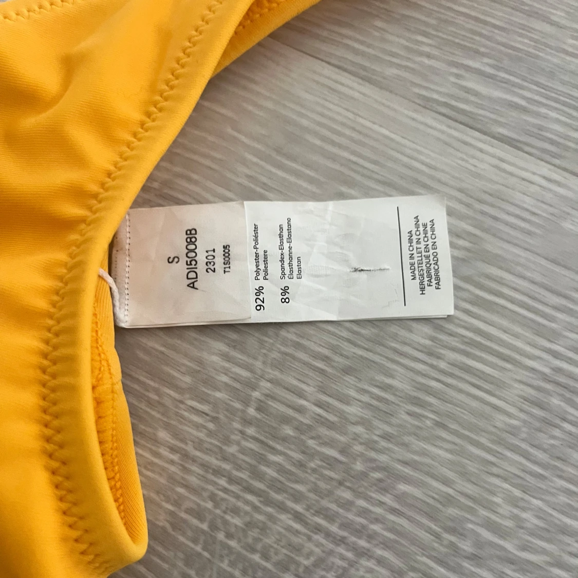 Gul och mörkblå bikini med citronmönster - 3