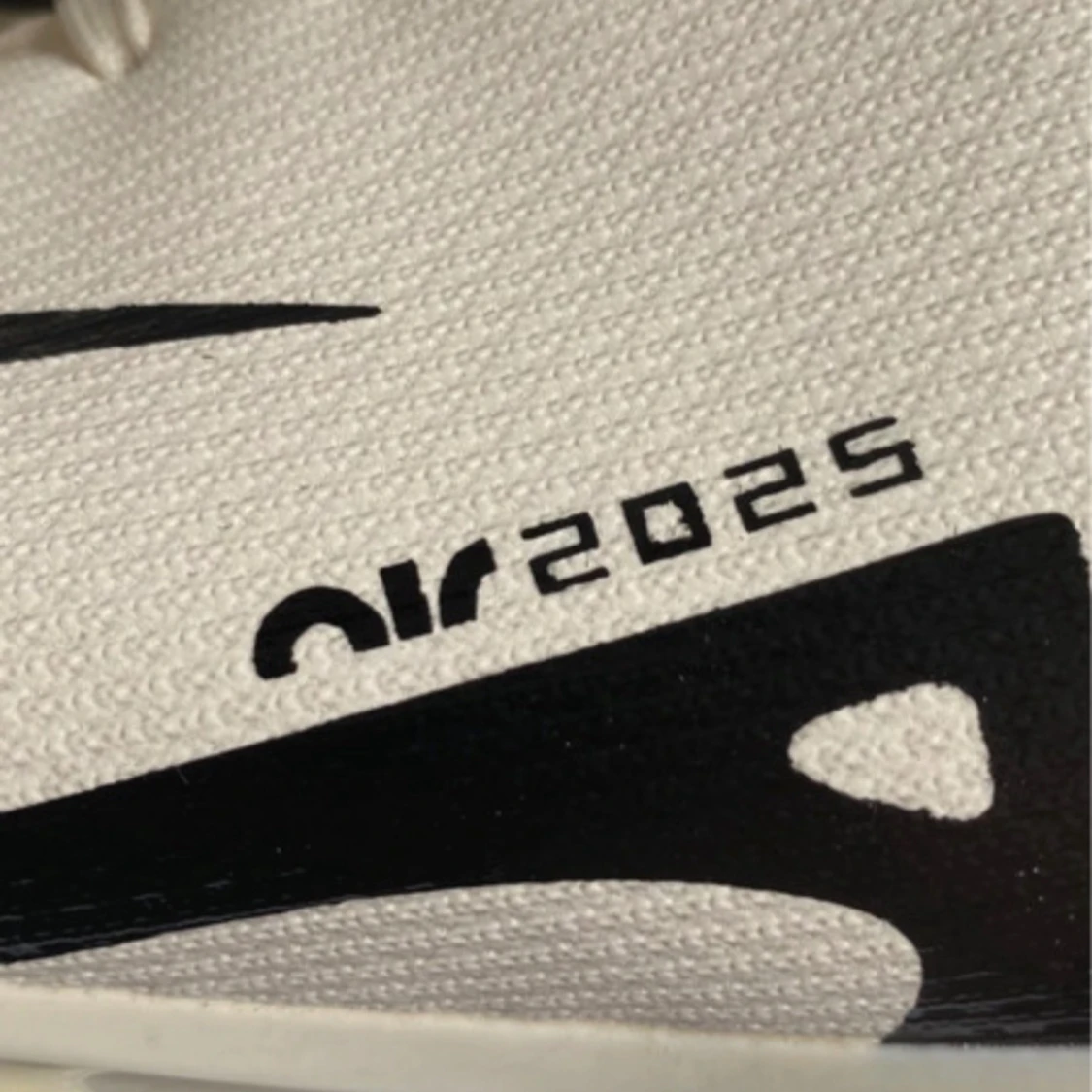 Beige och svarta fotbollsskor Air 2025 - 2