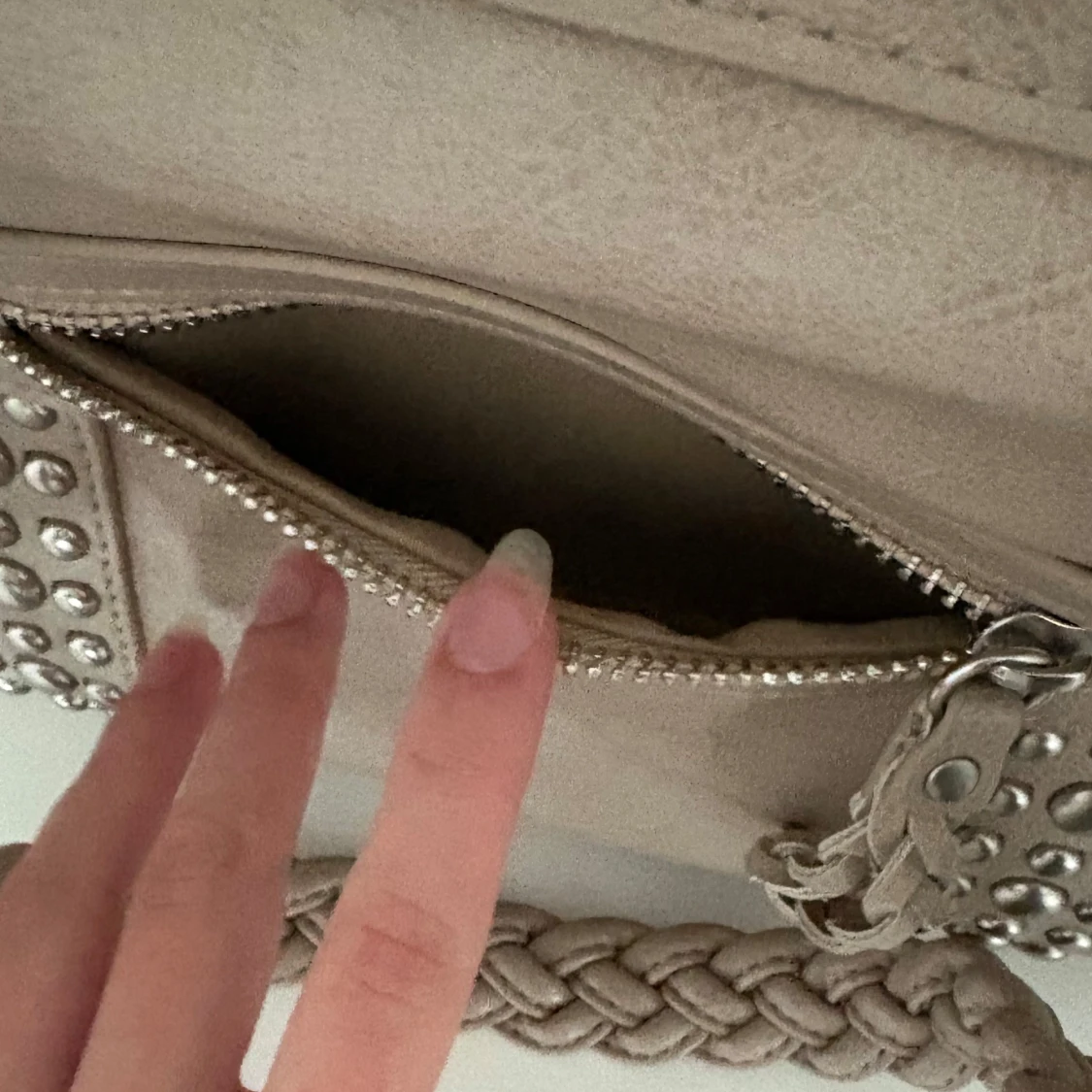 beige väska från bershka - 4