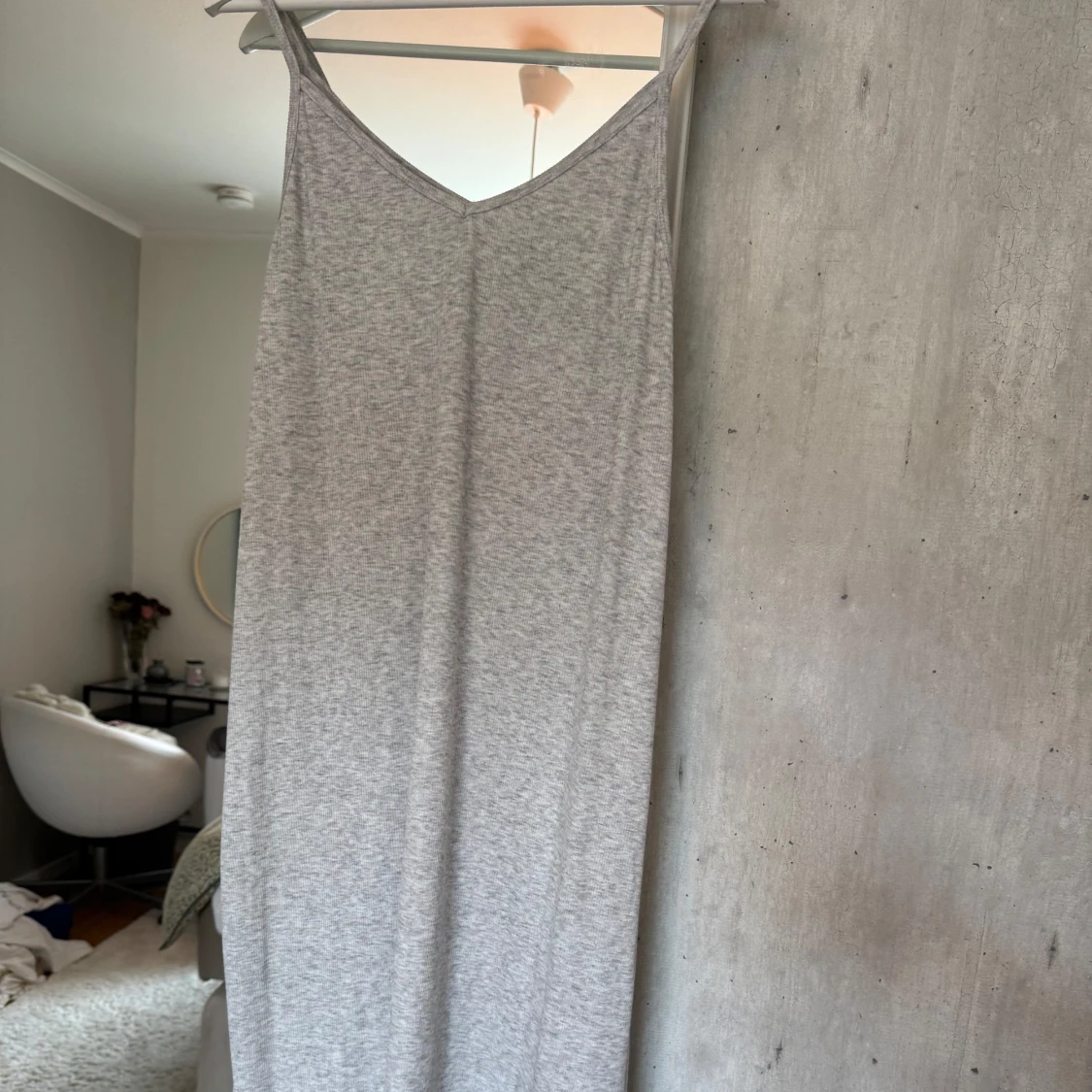 Grå ribbad långklänning från H&M - 1