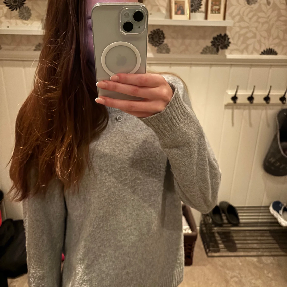 Grå stickad tröja - 1