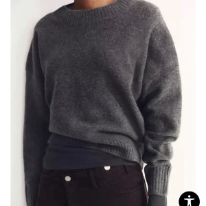 Stickad tröja - Grå stickad tröja från Zara💕