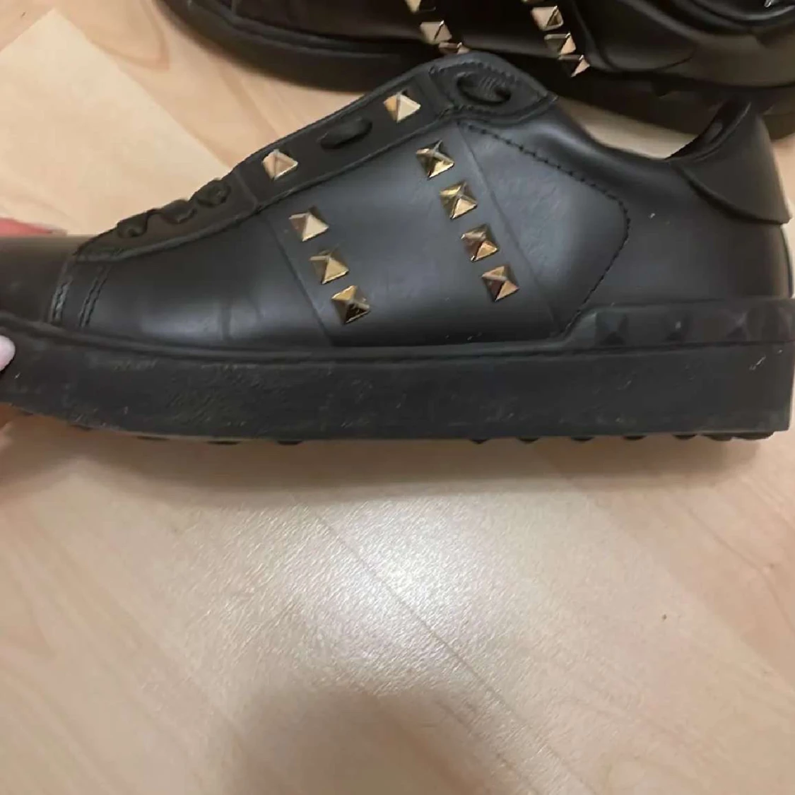 Svarta valentino skor - 2