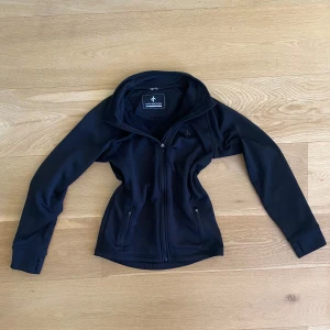 tränings tröja  - snygg!! passar xs