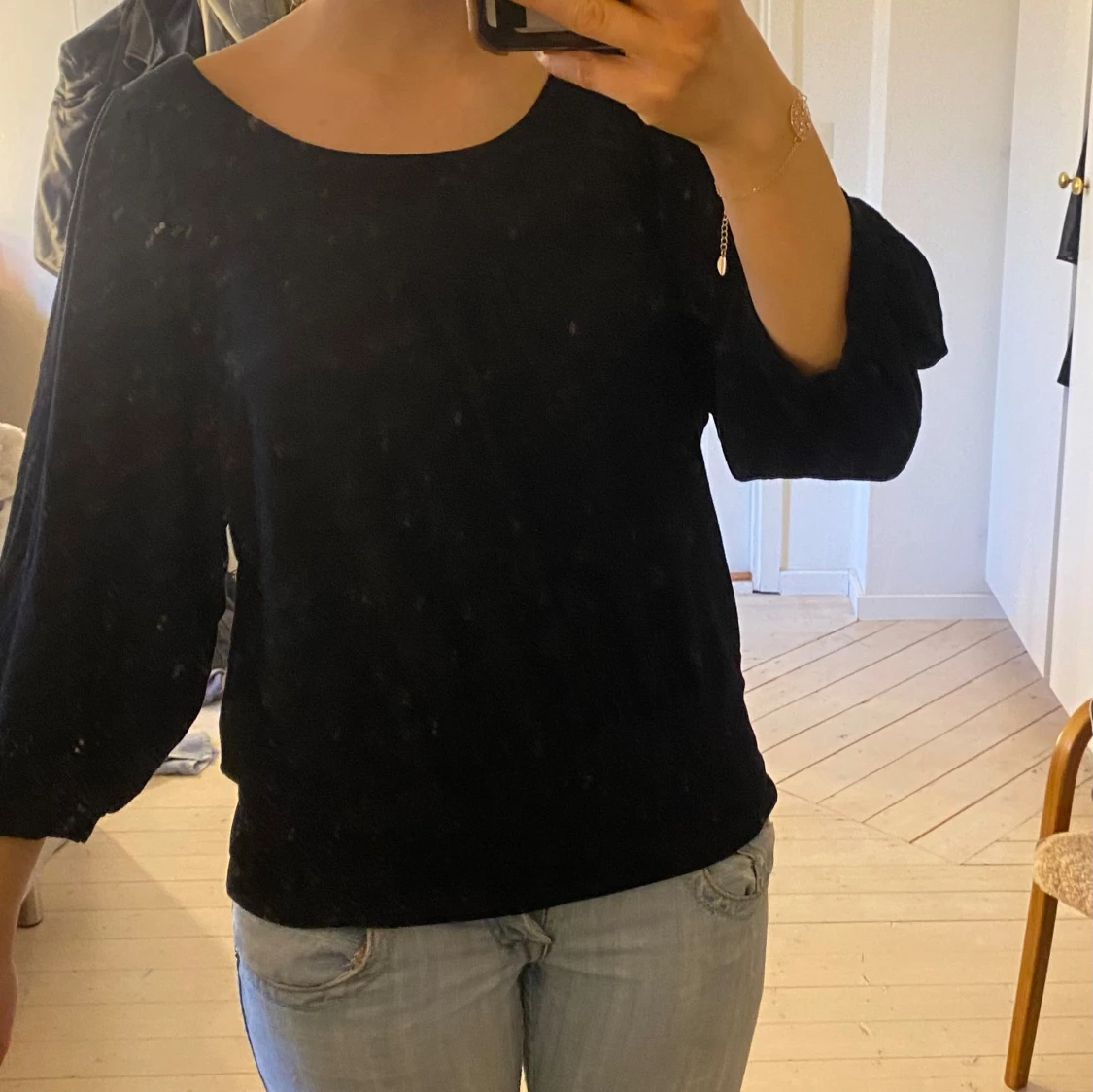 Svart tröja med trekvartsärm