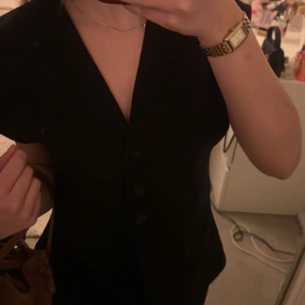 Svart topp ifrån Zara! Jätte fin men kommer inte till användning!. Yläosat.