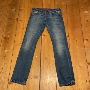 Replay jeans - Snygga blå jeans från Replay. Skick 9/10. Pris kan diskuteras om det inte passar just dig