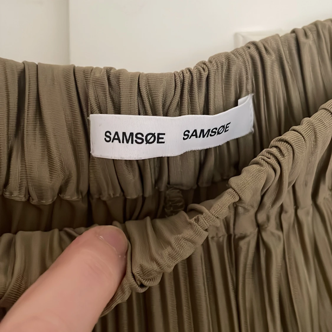 Beige plisserade byxor från Samsøe Samsøe - 1