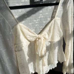 Långärmad knyttopp🩷 - Superfin sommertopp från Cider. Endast använd 1-2 gånger. Passar även storlek S! 💞