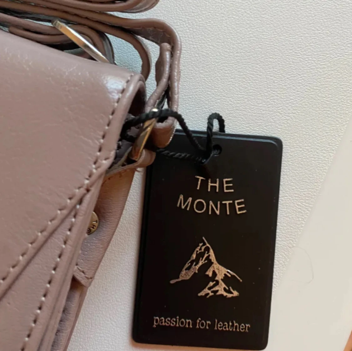 Beige axelväska från The Monte - 1