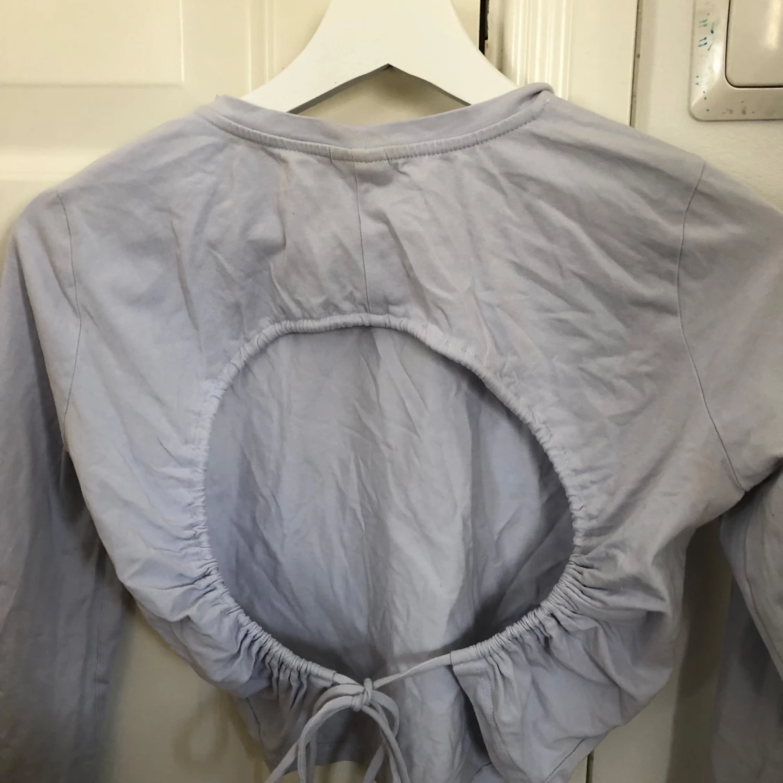 Ljusblå croppad topp från Gina Tricot - 1