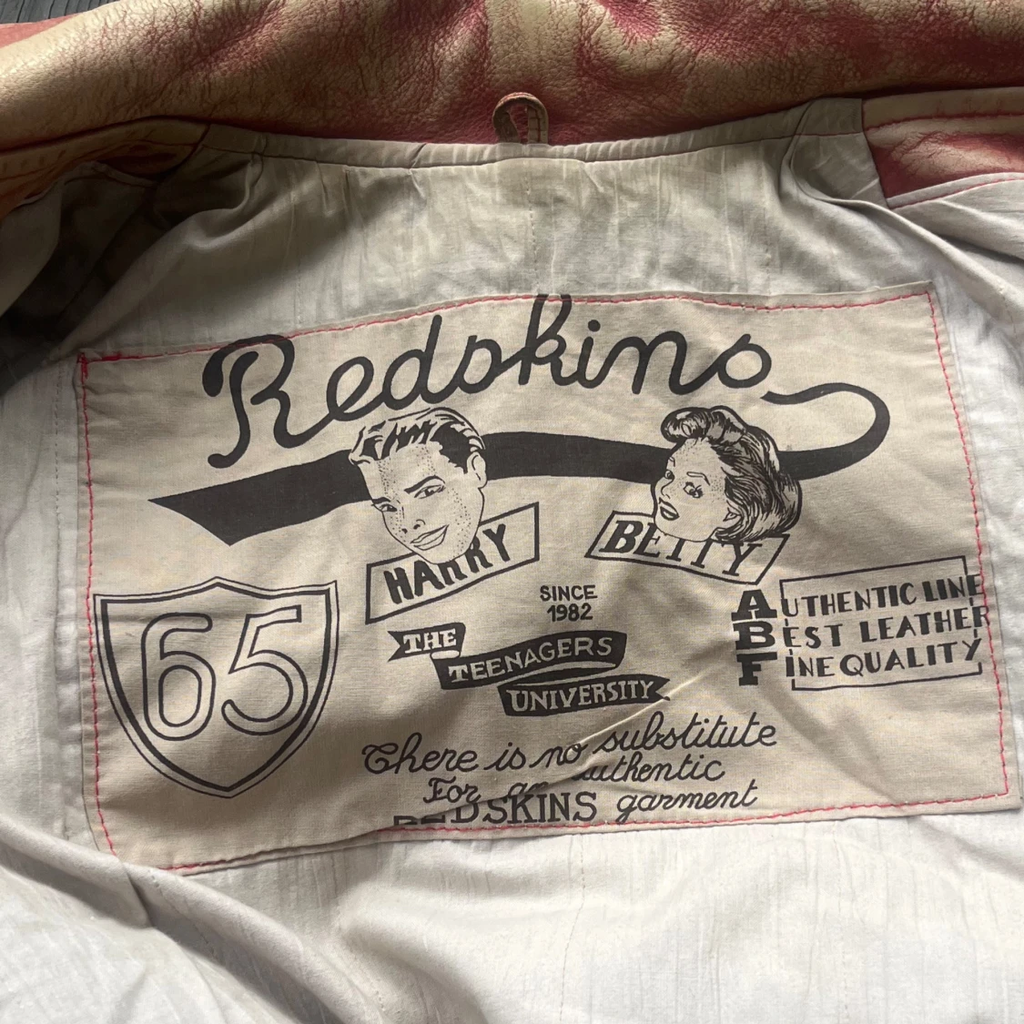 Röd skinnjacka med knappar från redskins - 4