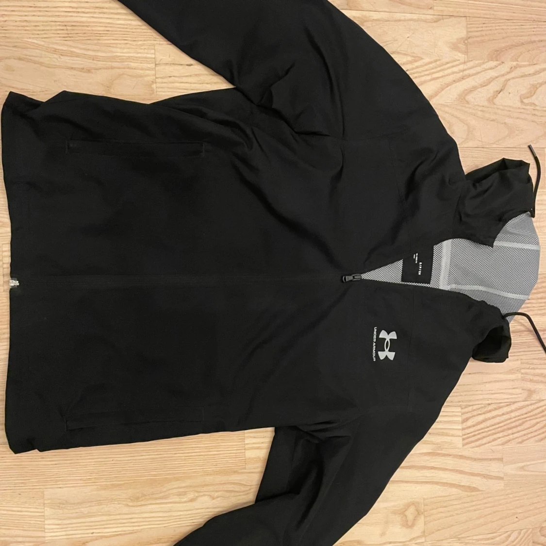 Svart vindjacka Under Armour - 90