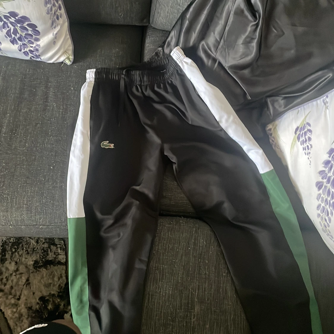 Svarta träningsbyxor från Lacoste