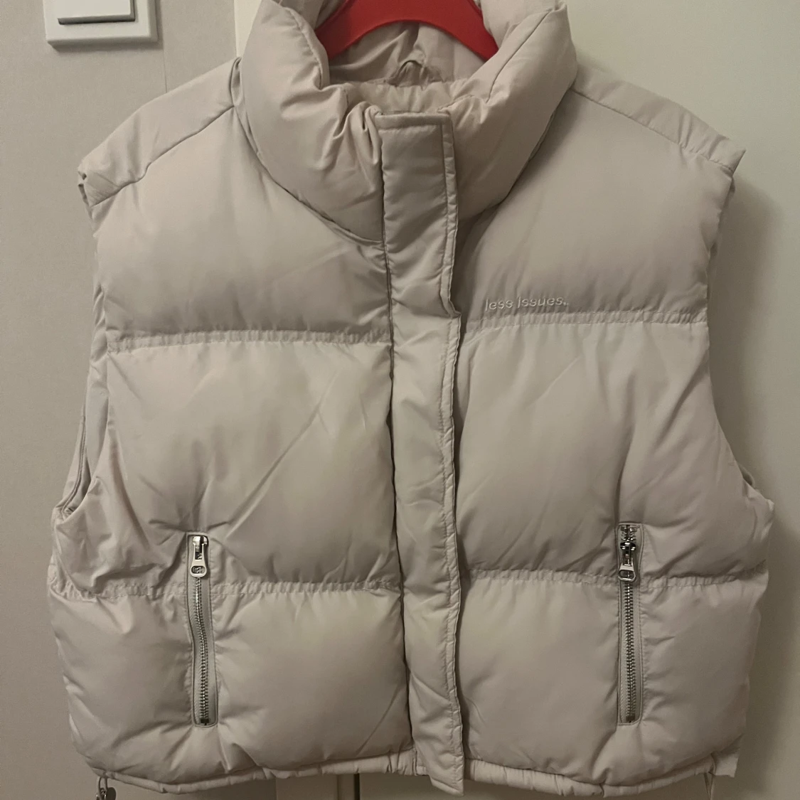 Ljusbeige dunväst 