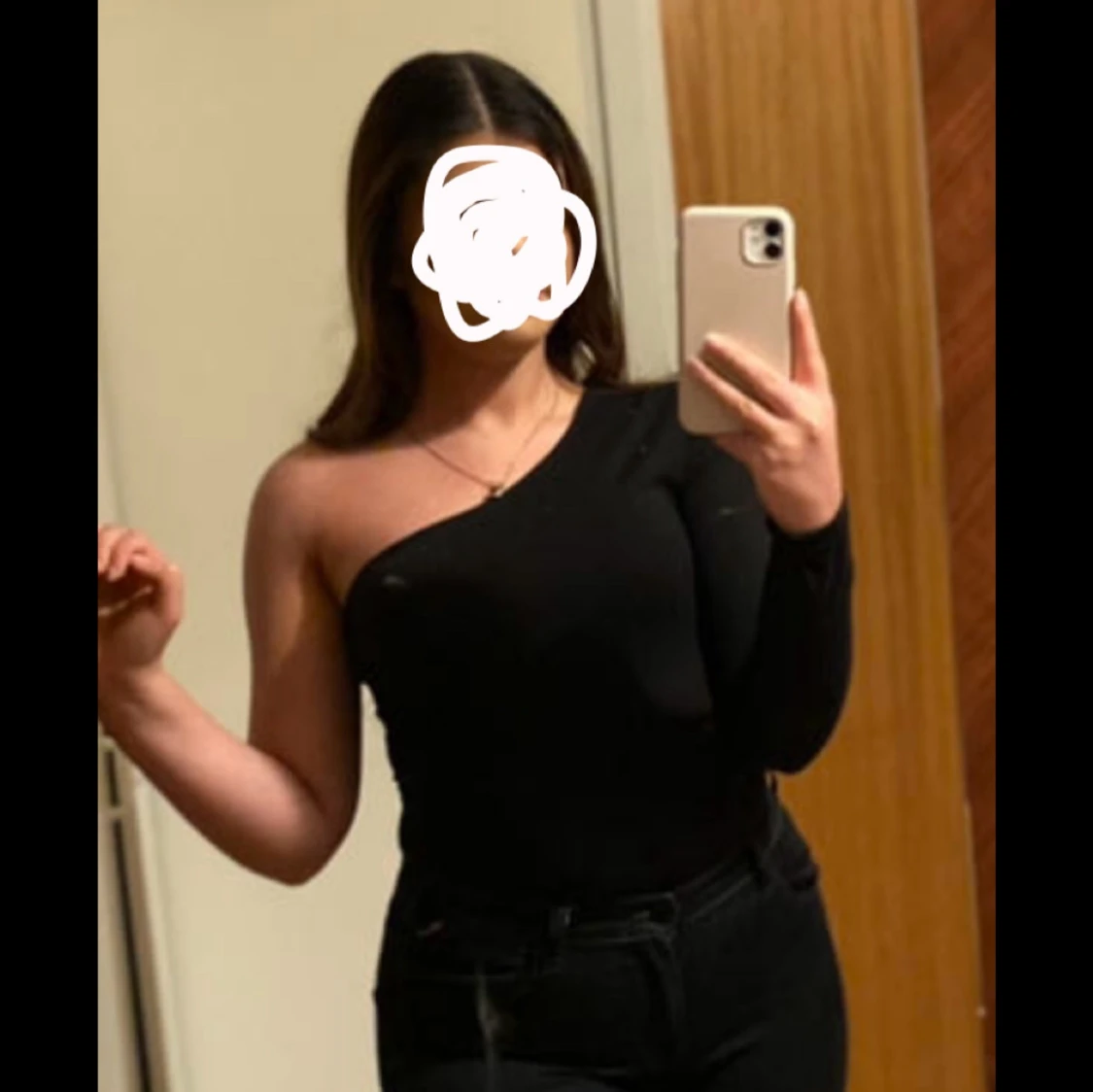 Svart oneshoulder bodysuit