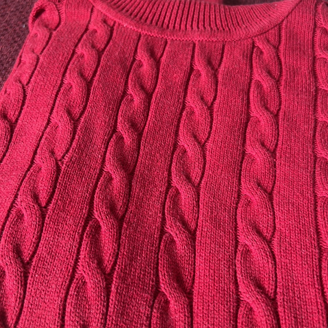 Röd kabelstickad polotröja från John Henric - 3