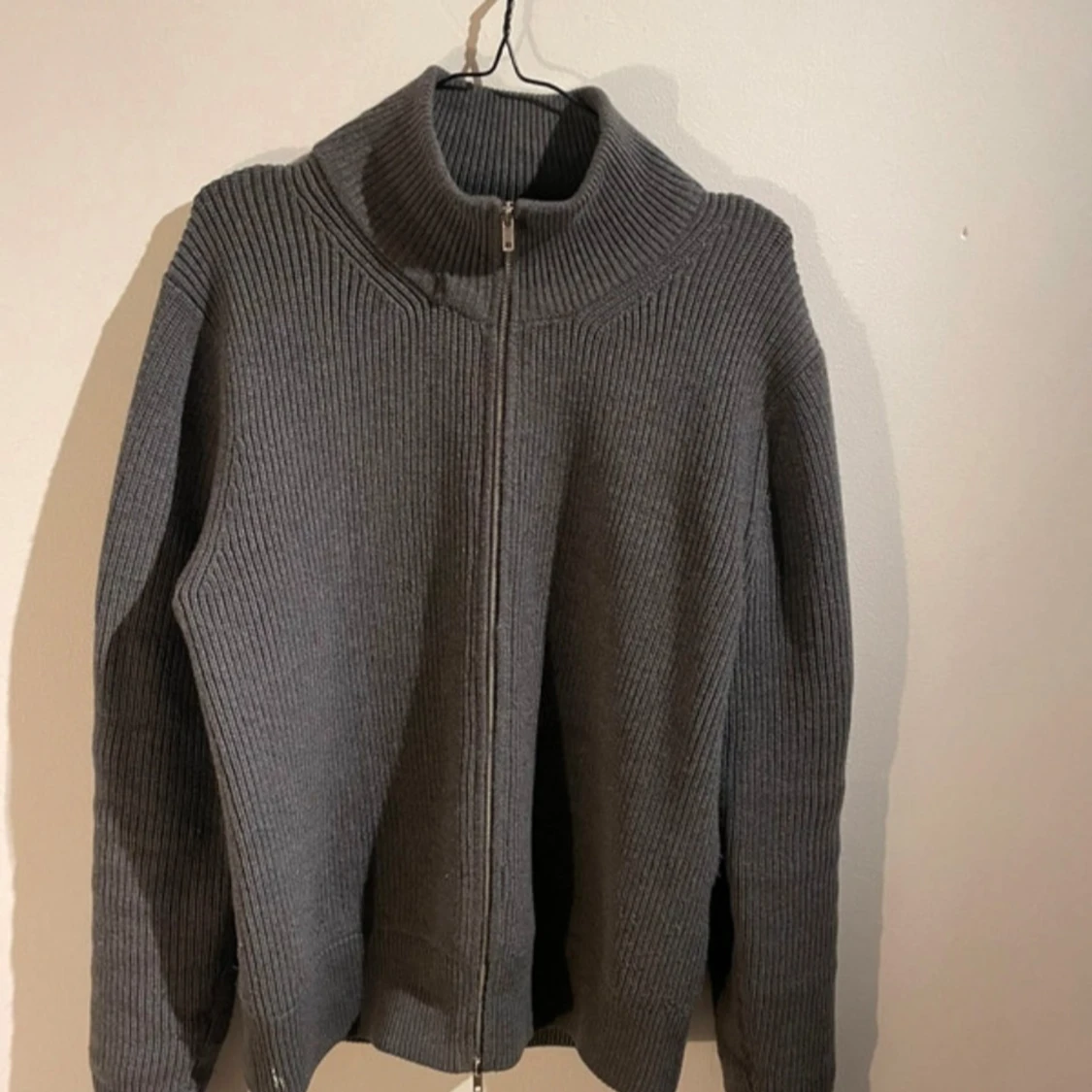 Grå stickad kofta från Maison Margiela