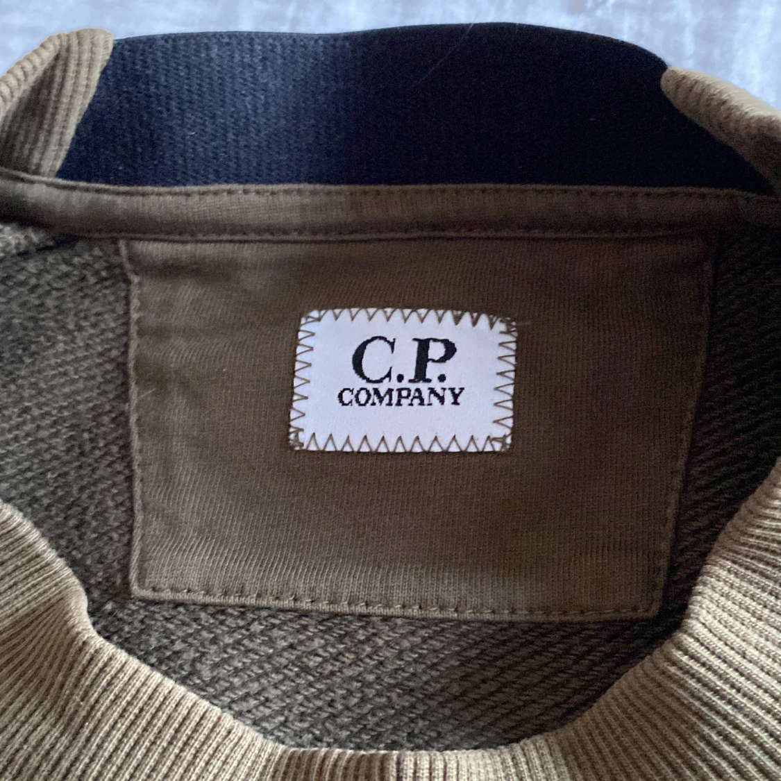 Olivgrön sweatshirt från C.P. Company - 2