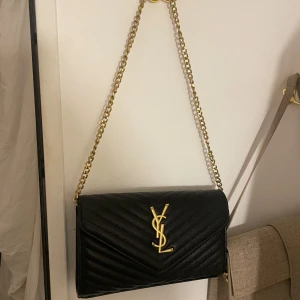 Svart axelväska - Fin väska