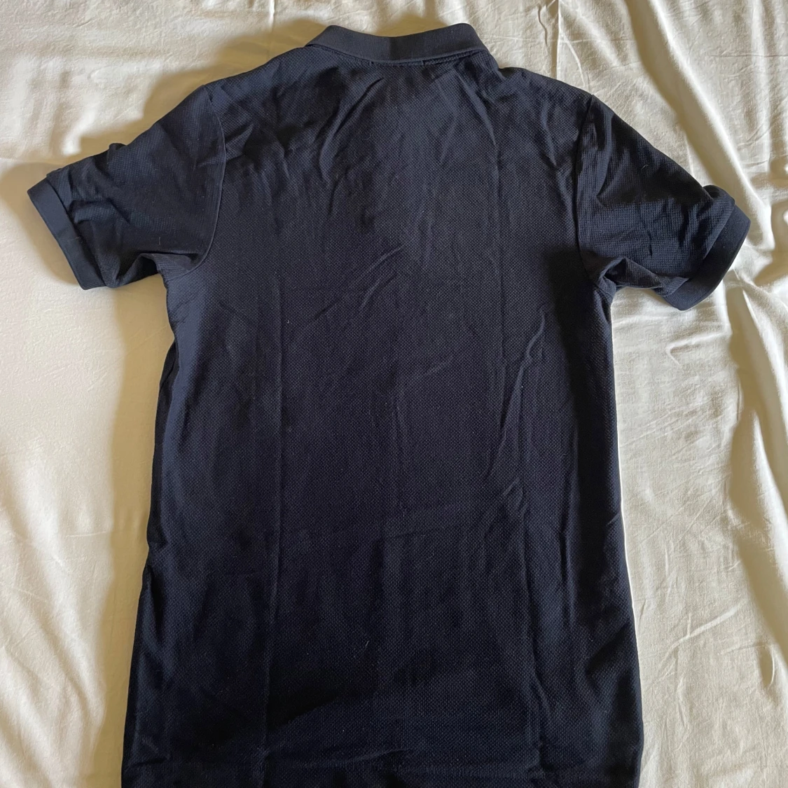 Mörkblå, svart och vit randig pikétröja från Fred Perry - 1