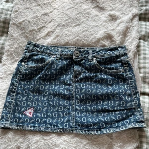 Blå jeanskjol💕 - Supersnygg jeanskjol från Guess!💕