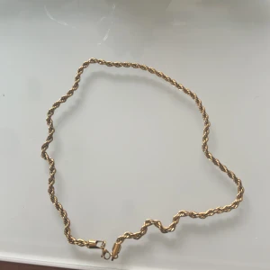 Cordell halsband - Säljer en cordellkedja guld. Pris kan diskuteras 