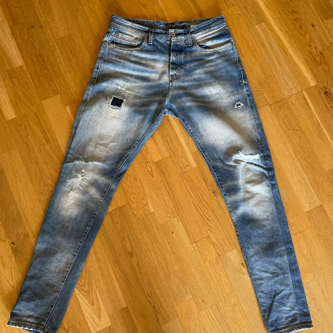 Blå slitna jeans från R.D.D. Jack & Jones