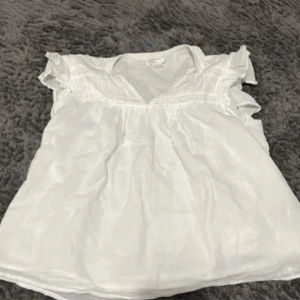 Gina young frill blouse  - Endast använd en gång!