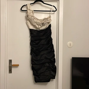 Cocktail klänning  - Super fin och elegant cocktail klänning 🍸👛 passar xs 